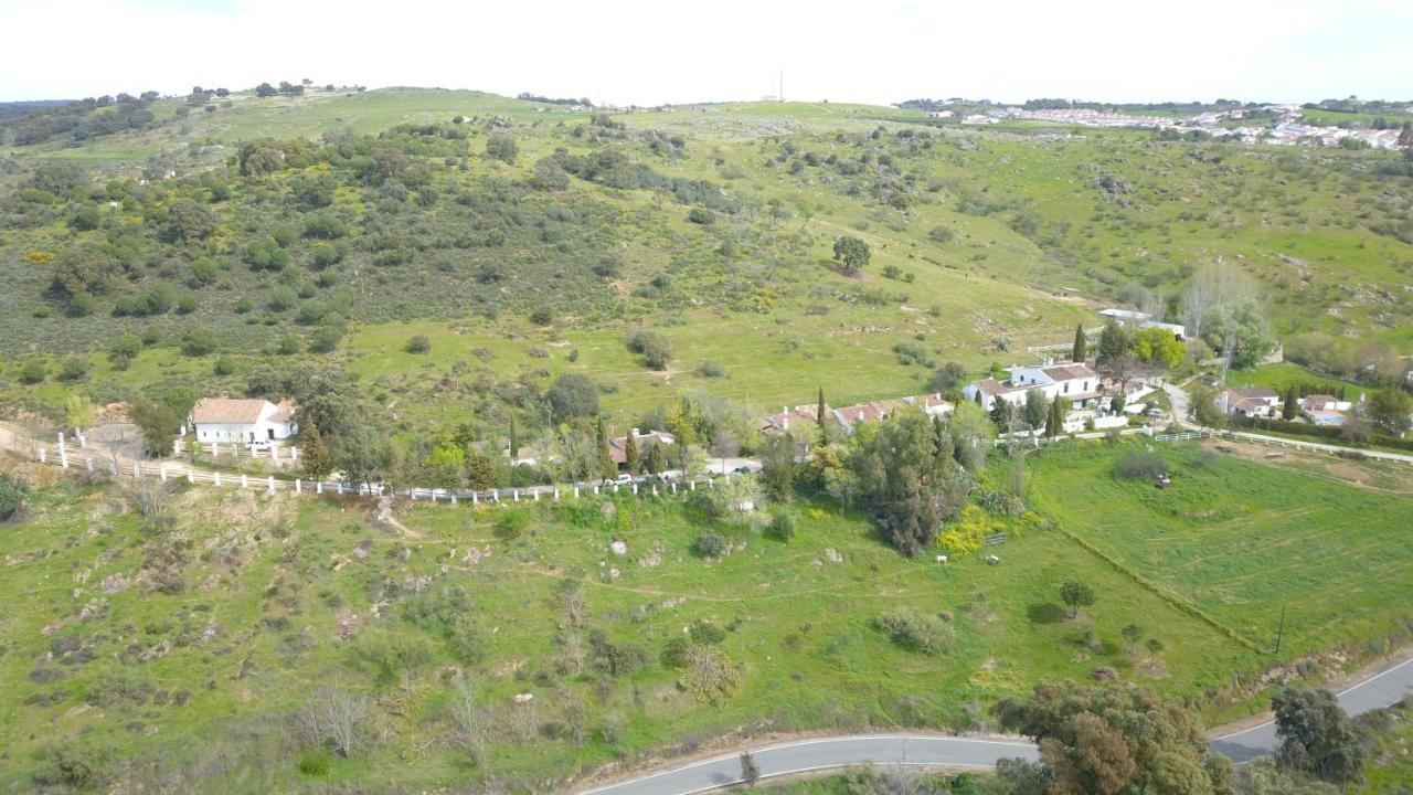 منزل الضيف كثل دي لا سييرا  في Cortijo El Berrocal المظهر الخارجي الصورة